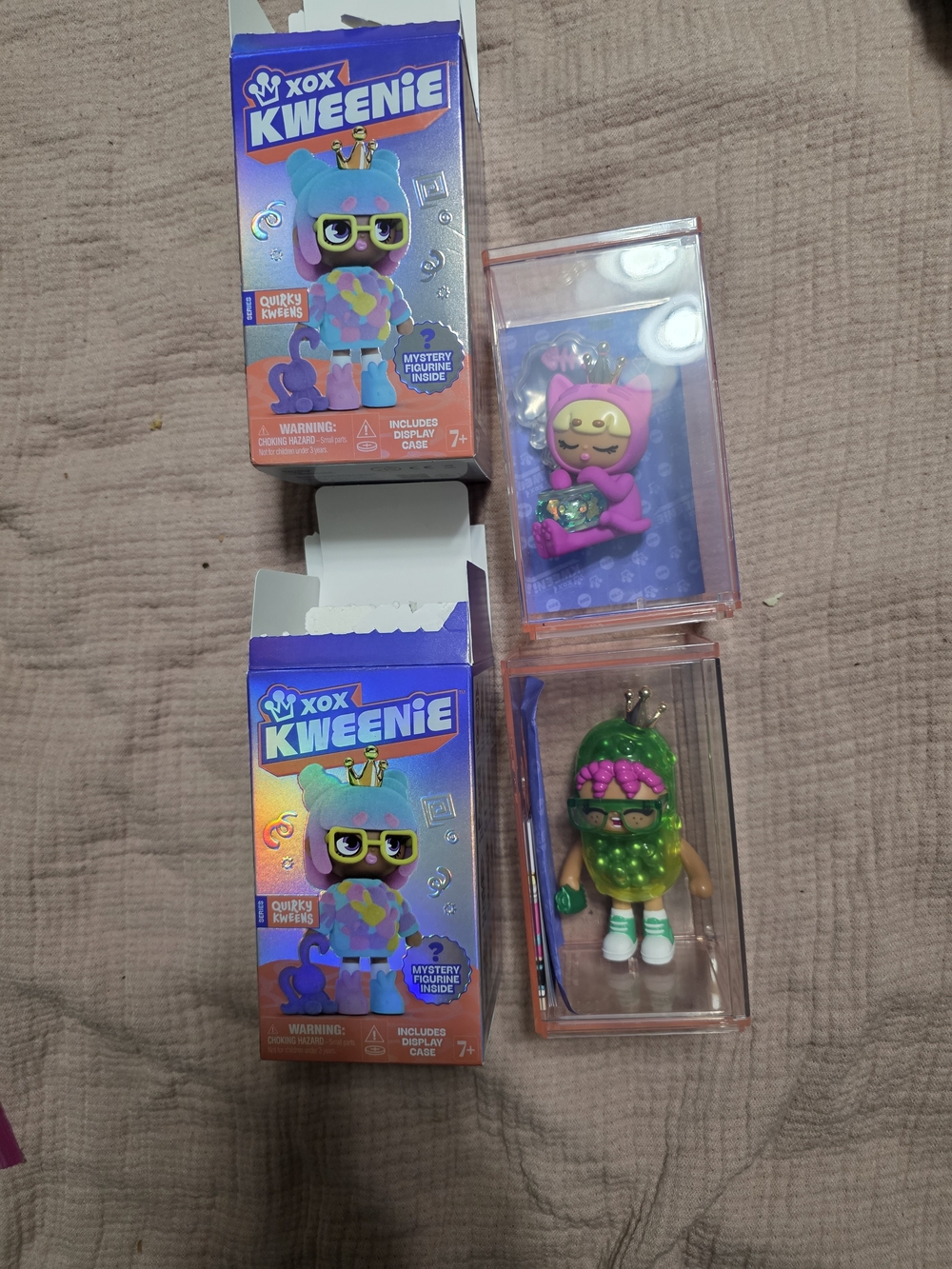 2 - XOX Kweenie Collectible Vinyl Figures - Pink & Green - Picture 2 of 5